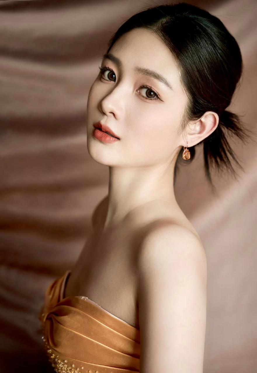 向生活小美好出发# 陈烁的美,美艳中带点可爱,可爱中带点妩媚,妩媚中