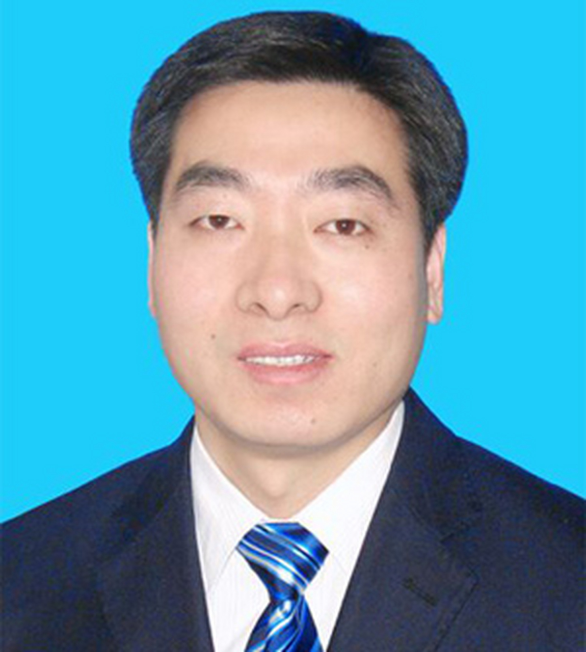 铜陵市各县级行政区现任政府主官按年龄排名如下:  1,方小雄,1983年5