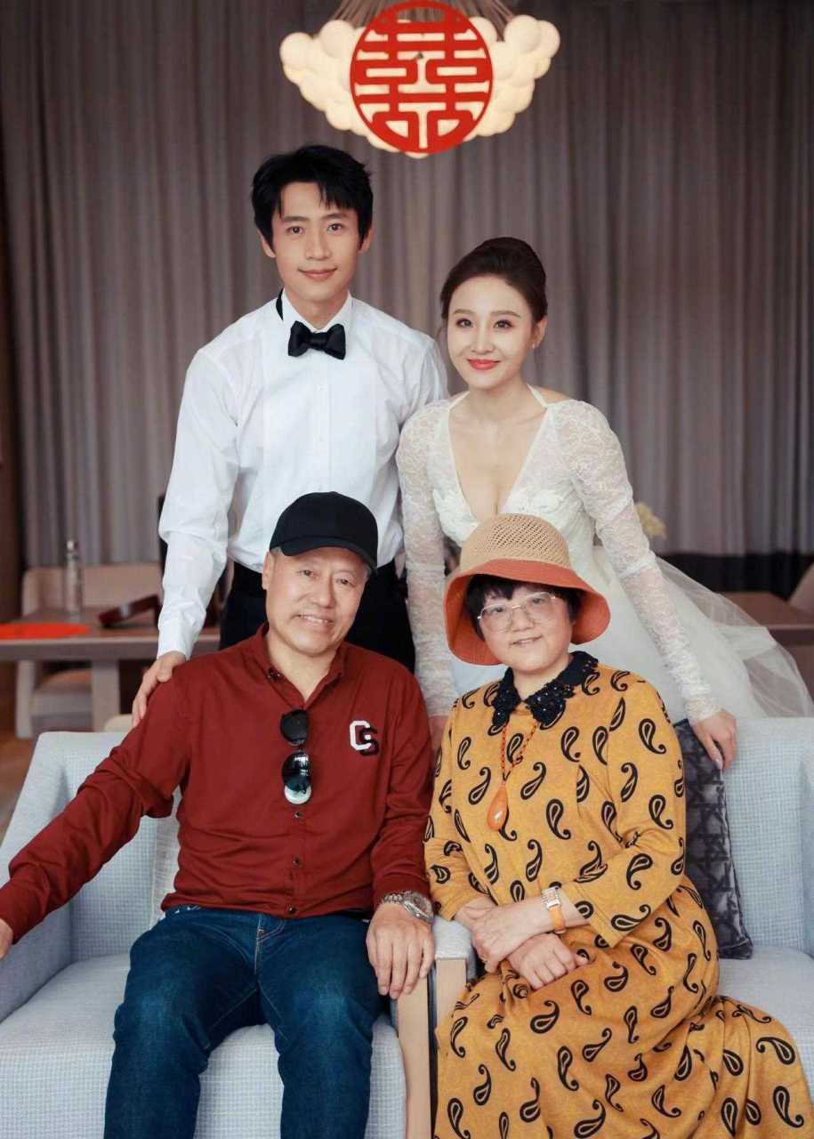 魏晨和于玮正式举办婚礼.