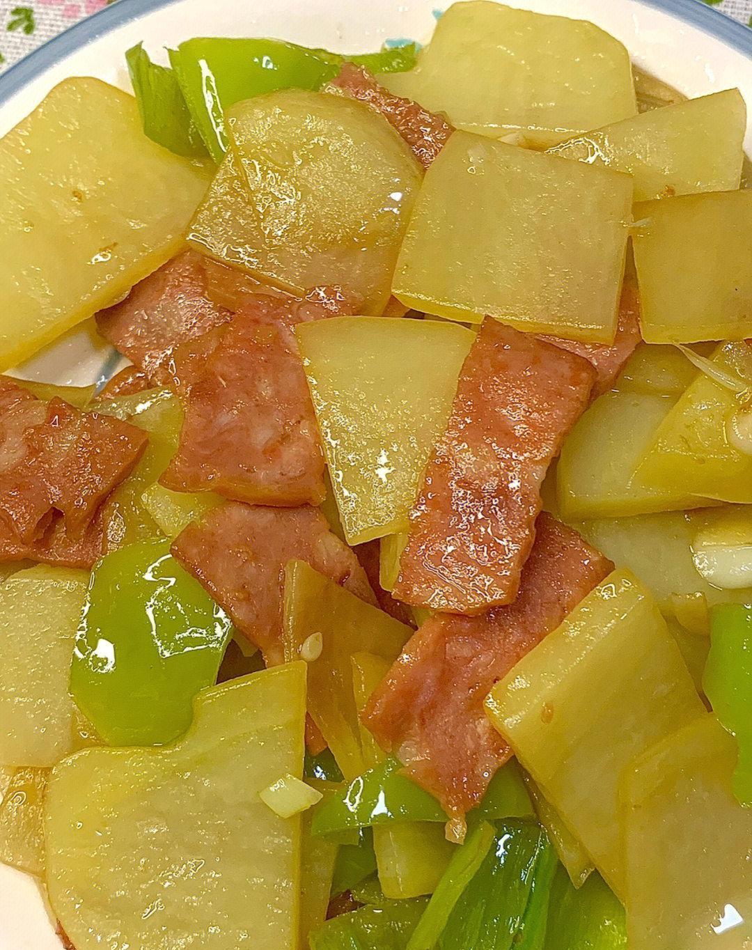 家常快手菜之土豆片炒培根,吃不够系列[饺子][鸡蛋] 今天吃什么?