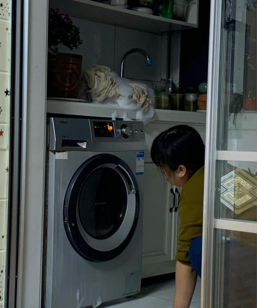 洗衣机吐了,妈妈在思考为什么