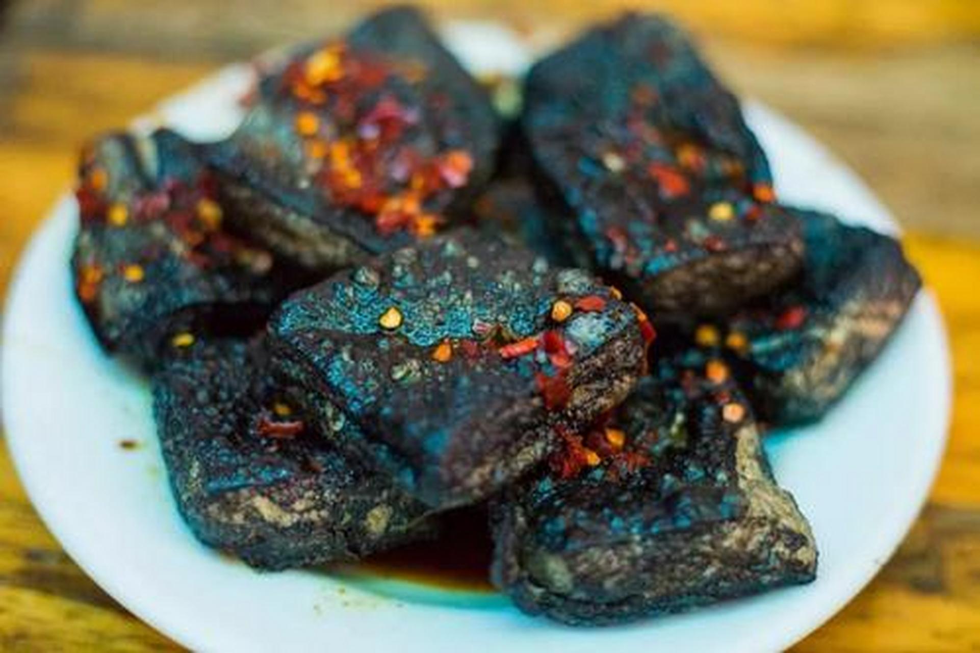 在长沙,一说臭豆腐,首先就想到的是五娭毑.