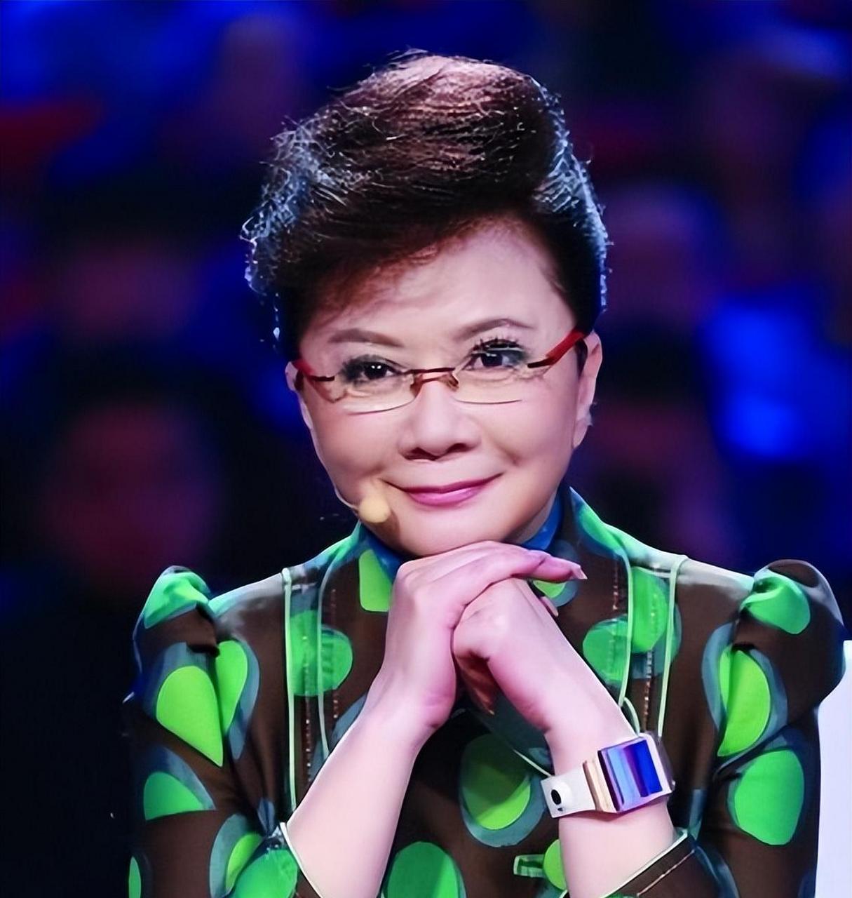 蔡明:从"小品女王"到被喊"滚出春晚",到底哪一步做错了?