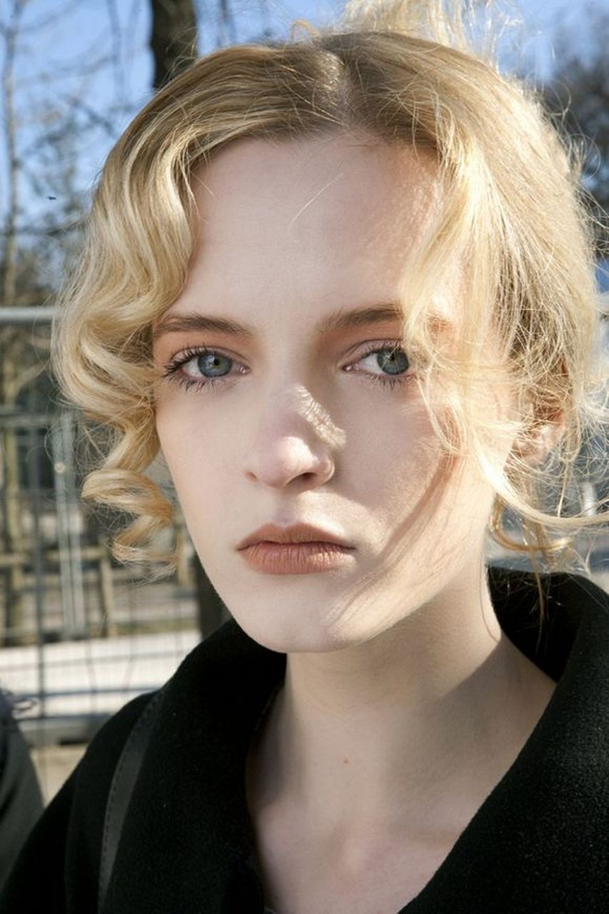 千里之堤,溃于蚁穴.——《韩非子·喻老》