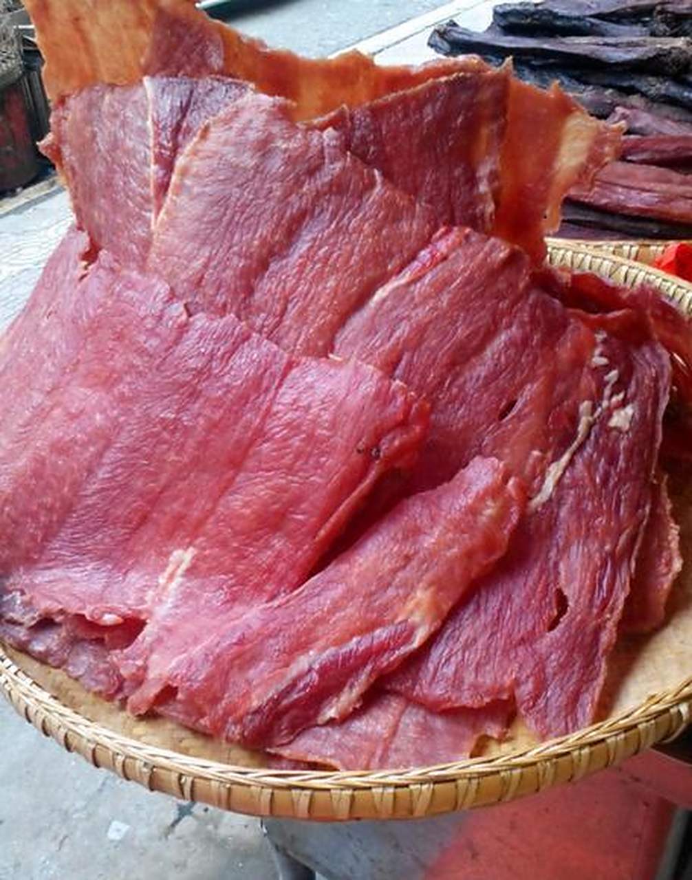 沅陵晒兰肉:晒兰肉制作工艺独特,选料讲究,经过十几道工序才制作而成.