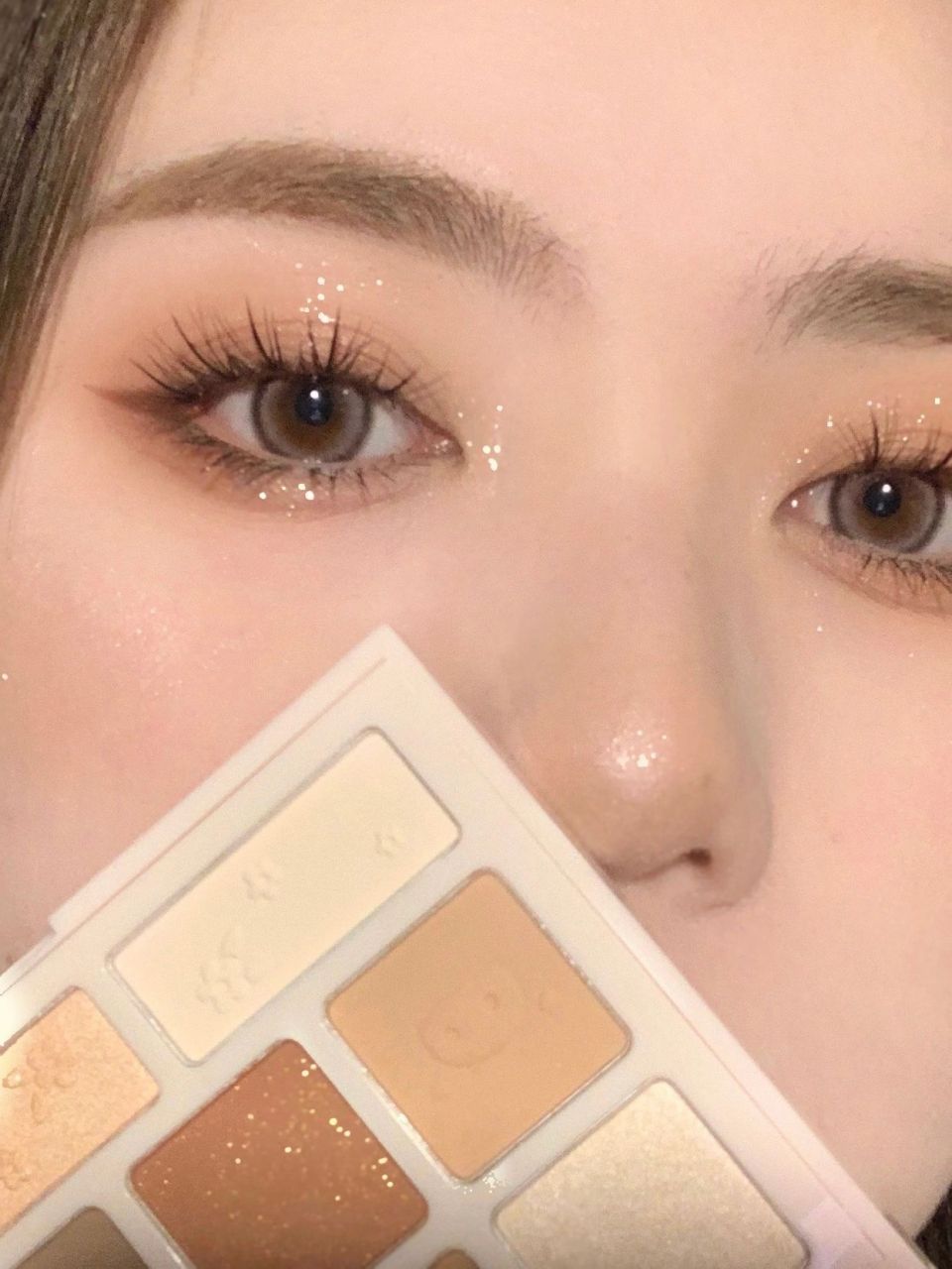 画不腻的大地棕眼妆! 今天就画这个温柔又日常的出街眼妆 配色就是低