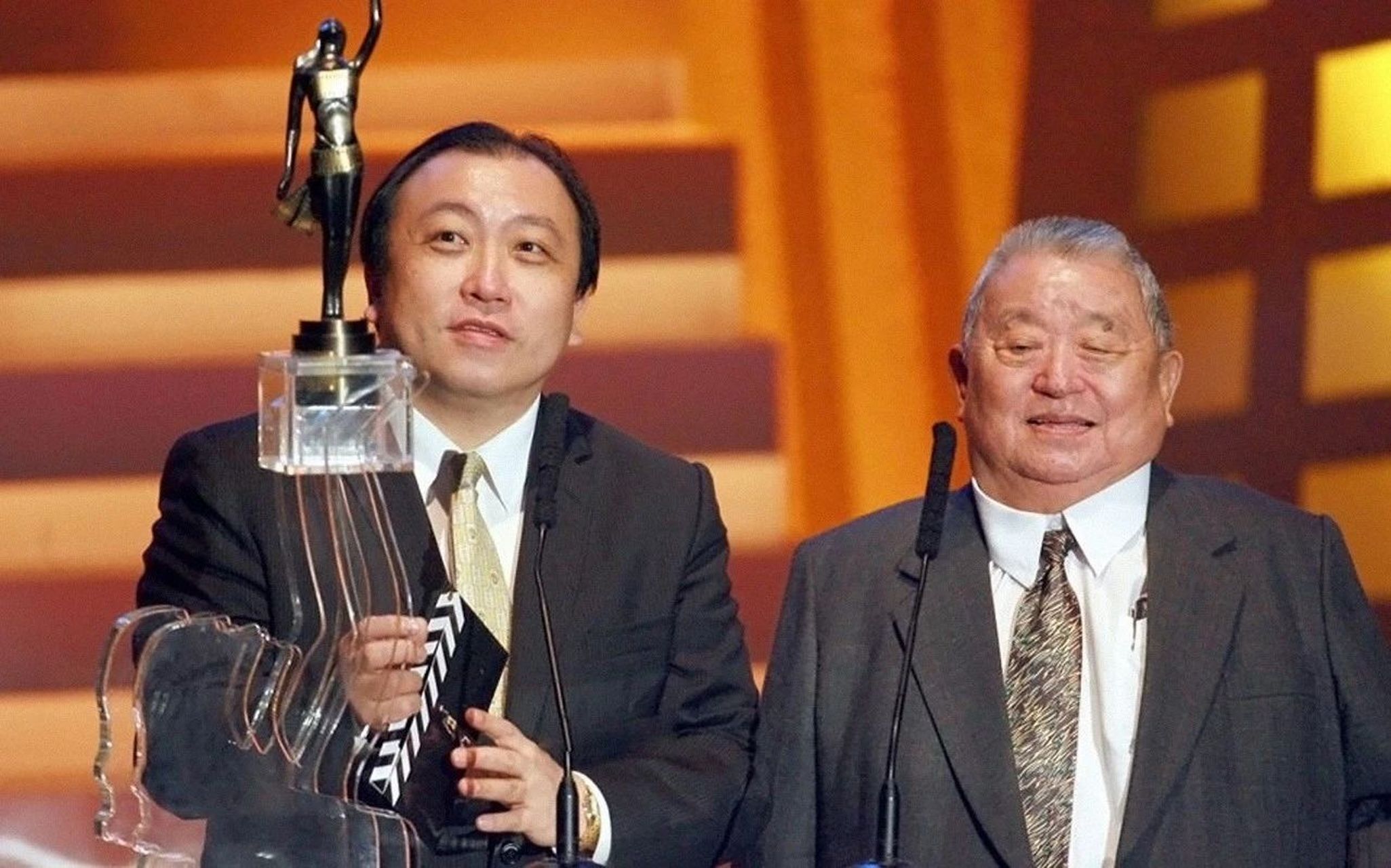 王晶的父亲王天林也是香港影坛著名的大导演,最早把威亚引入电视剧