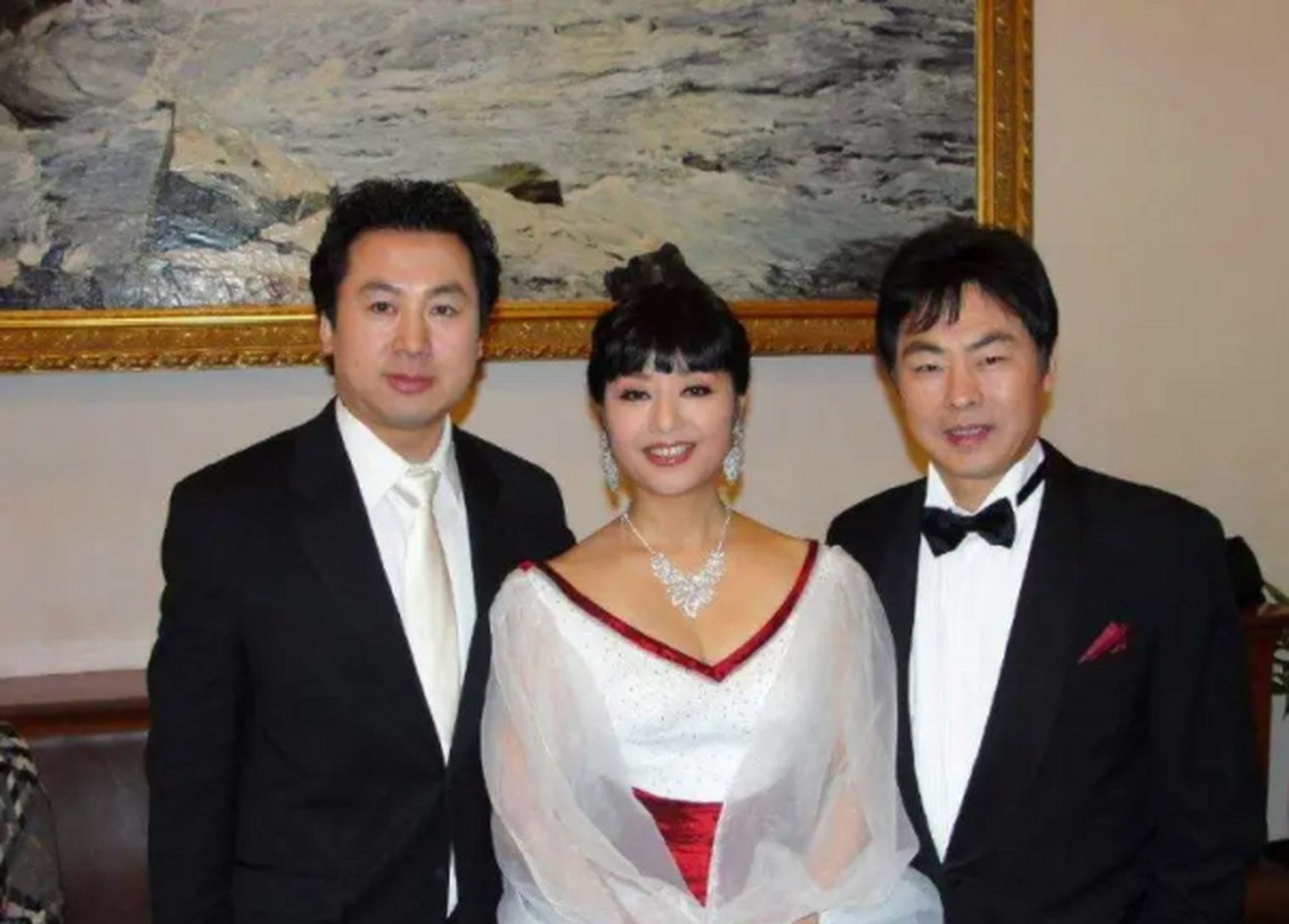 当年,31岁的尹秀梅嫁给了歌手程志!