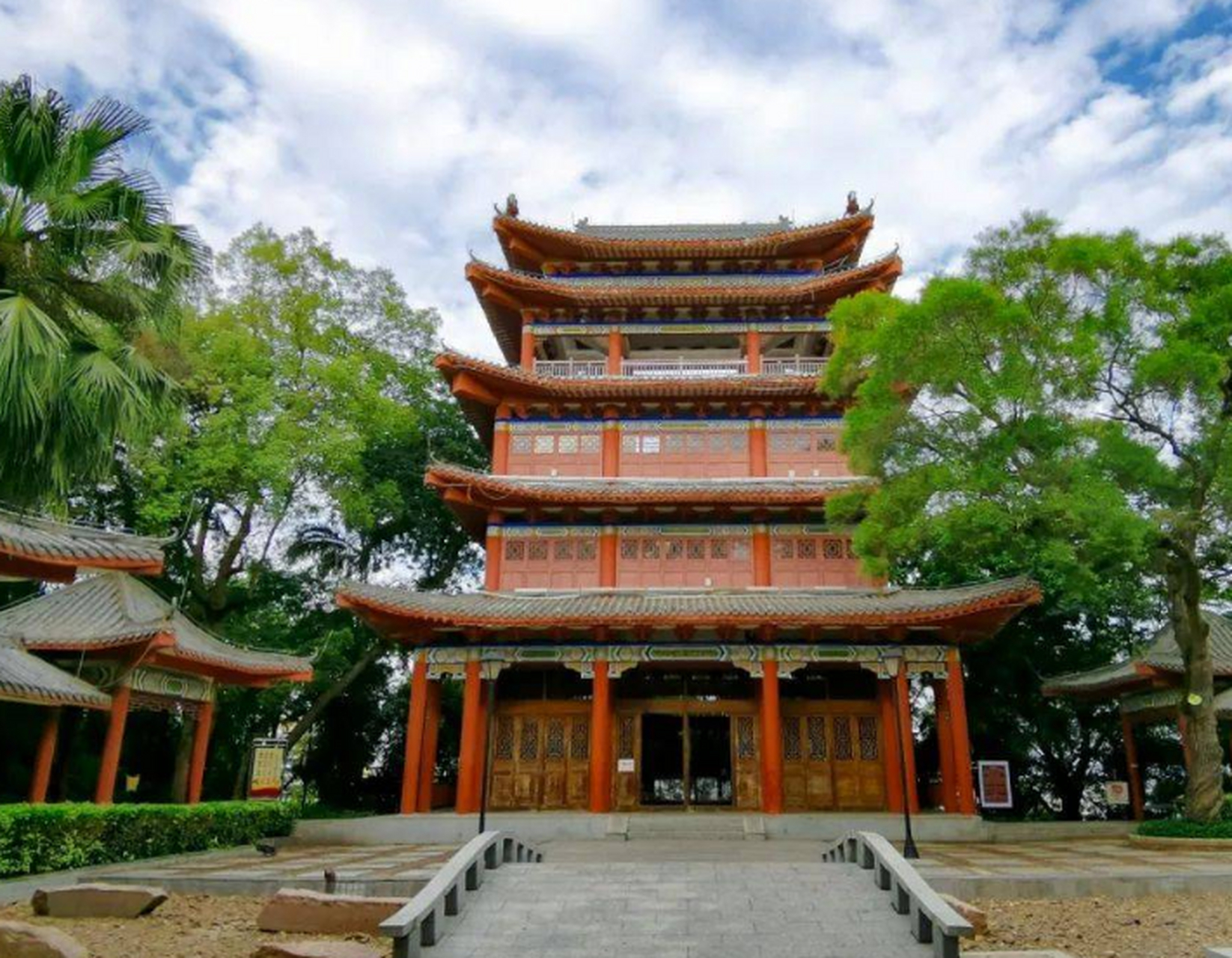 梧州是广西省下辖的一个地级市,也是一个蕴含着广西独特文化和历史