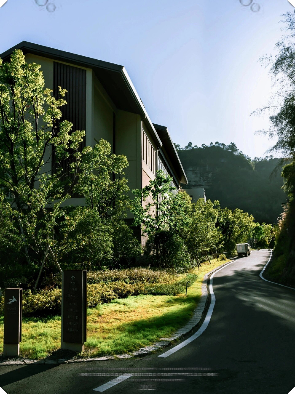 人均1k住进风景中  新昌安岚酒店位于浙江省绍兴市新昌县4a景区内的