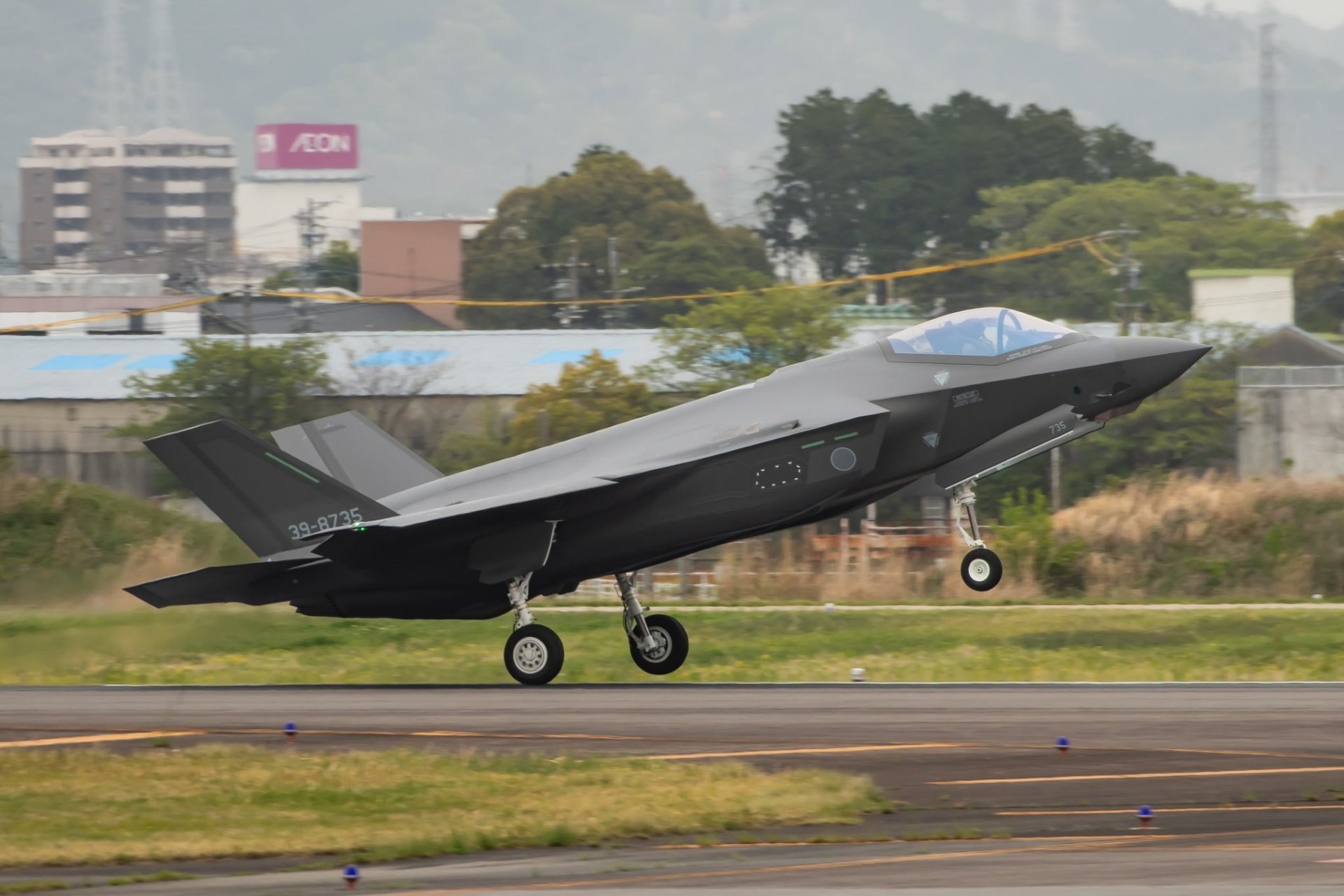航空新视野# 今年4月14日,日本三菱重工今年第一架f-35a隐形战斗机