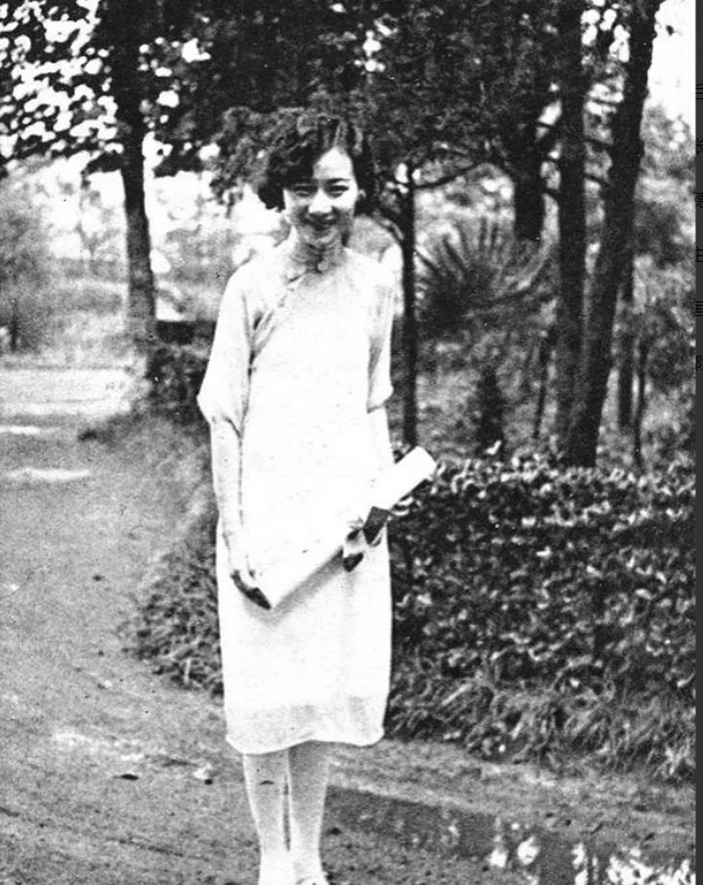 南京沦陷前的南京女子学校毕业照,那时候的南京还没有沦为人间地狱,女