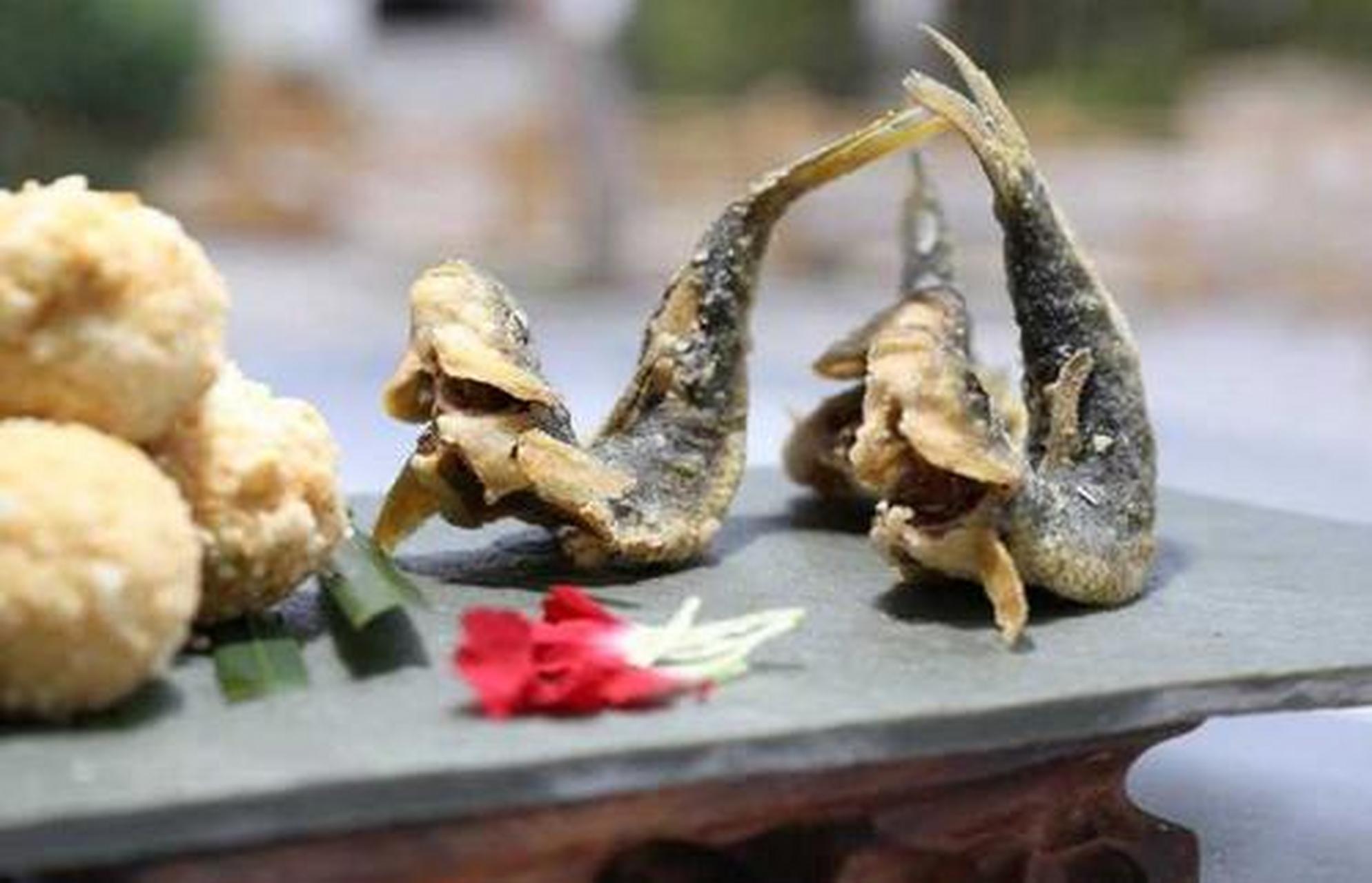 4月放肆吃#干炸赤鳞鱼:喜欢吃鱼的朋友千万不要只是喝鱼汤,也要试试