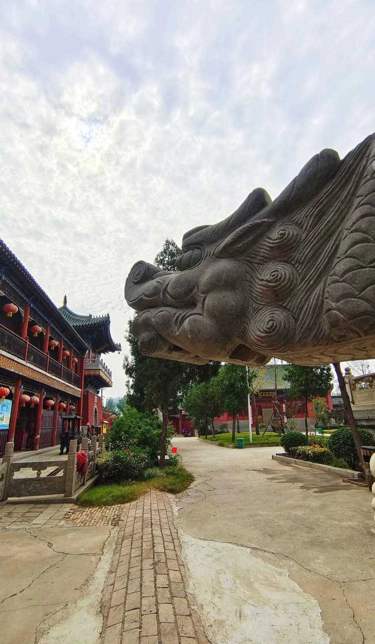 河南新乡定国禅寺,为河南省七大佛寺之一.