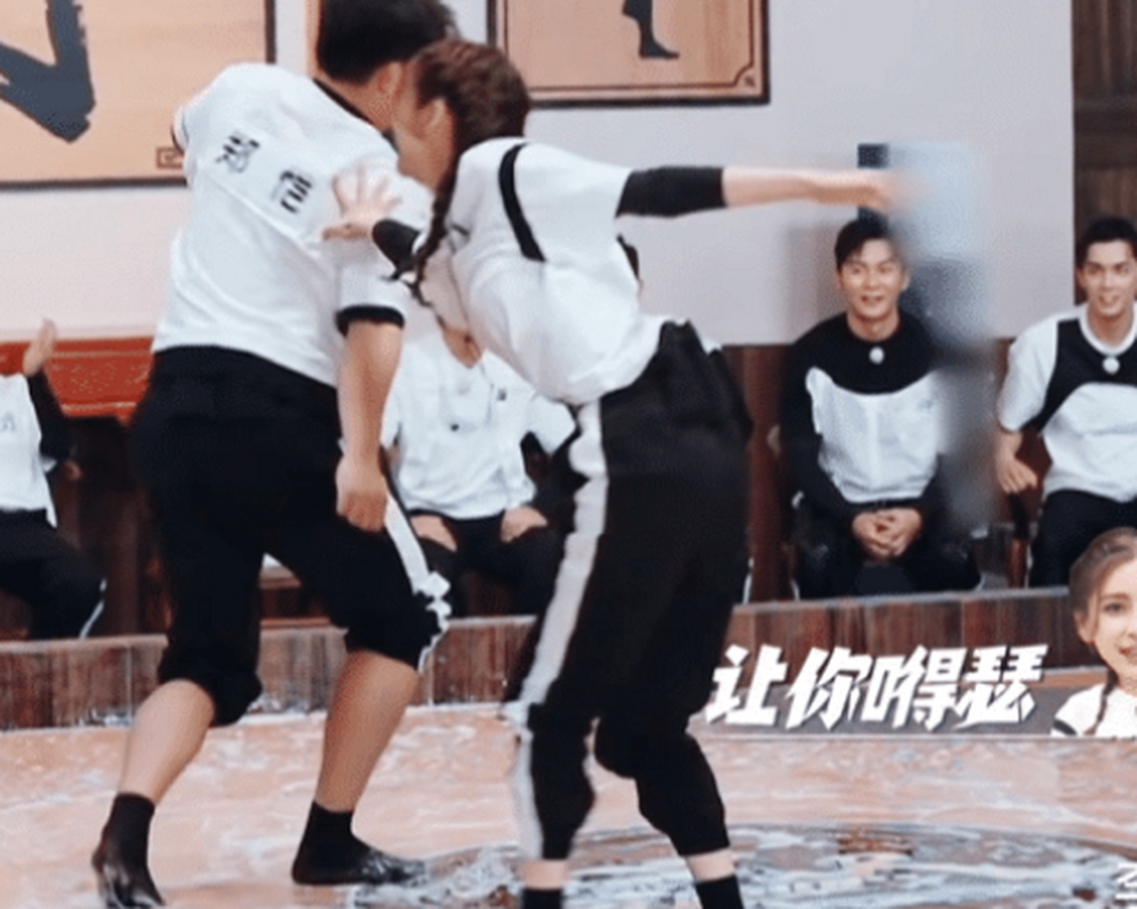 跑男"周五cp"营业,李晨故意让着蔡徐坤,吴磊不敢再有好胜心.