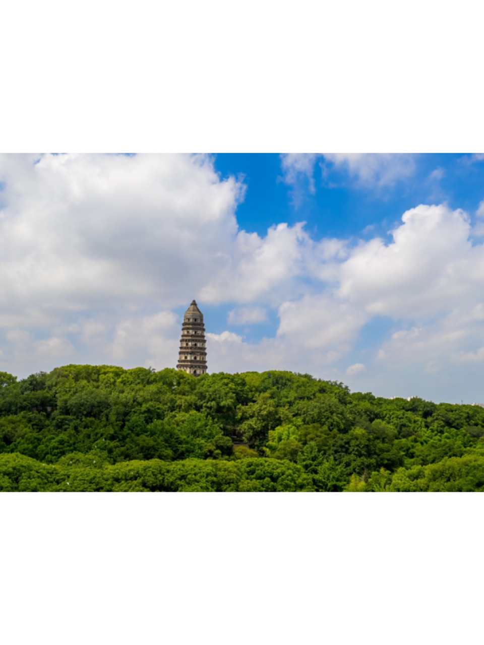 探秘东方斜塔,领略苏州城外的魅力之旅  苏州云岩寺塔,位于江苏省苏州