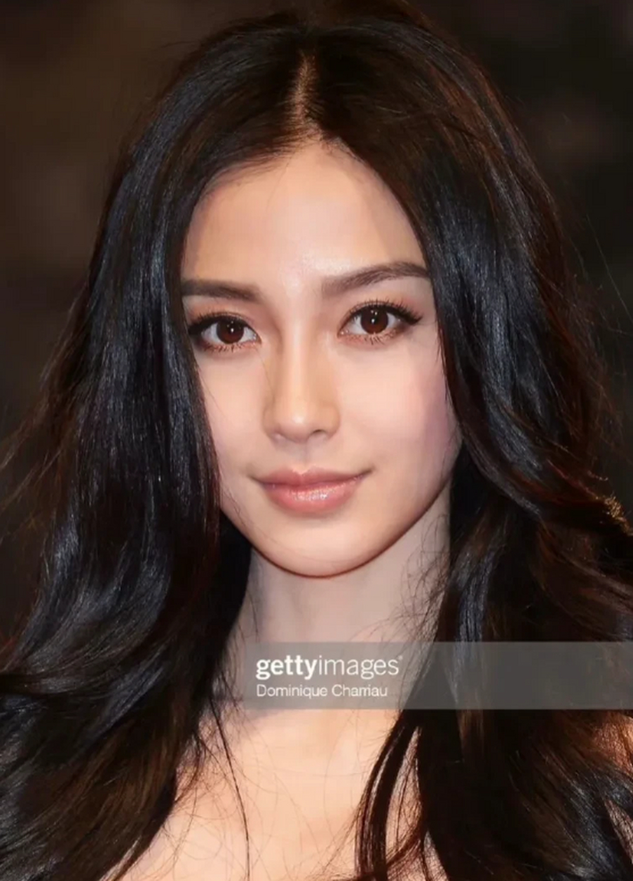 angelababy10年前的红毯旧照,像个洋娃娃,颜值巅峰.