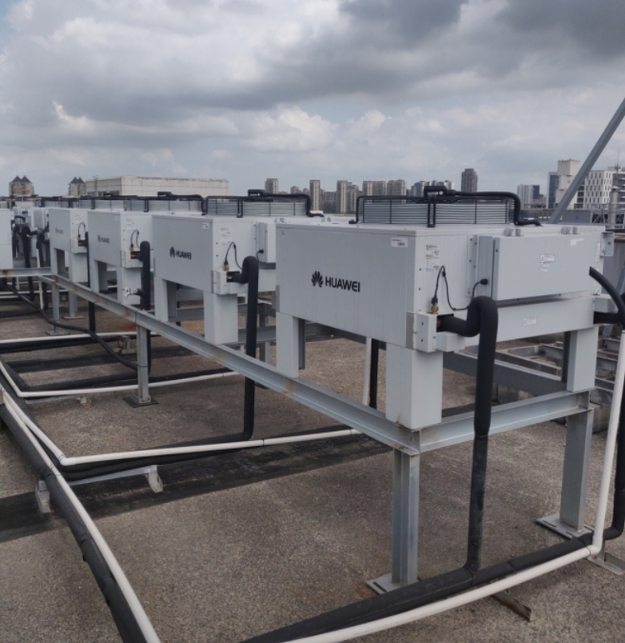 空调,结果效果不尽人意,然后华为迅速成立部门自己研发基站散热空调