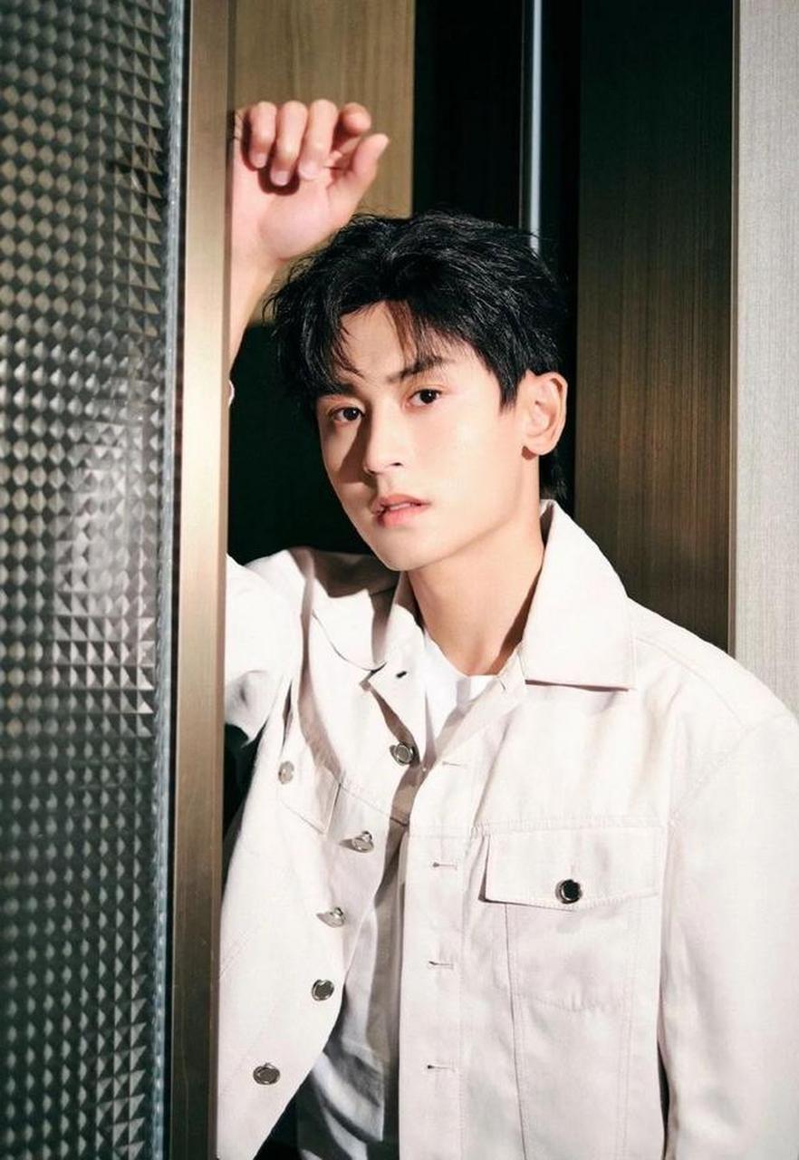 国潮品牌private policy是由设计师李浩冉和瞿思颖共同创立的无性别