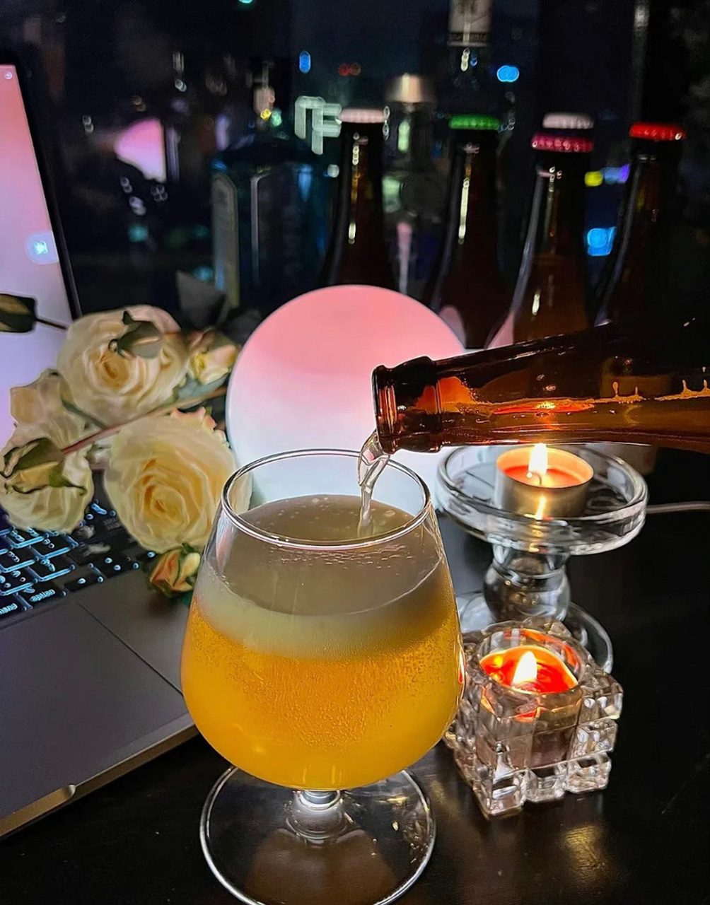 成年人的崩溃就是心情不好想喝个酒,还要考虑第二天要上班.