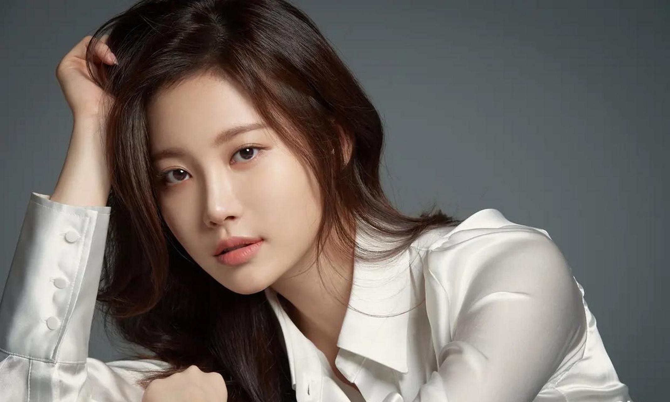 金亚荣(yura),韩国歌手,演员,女子组合girls day成员,代表作《喜剧大