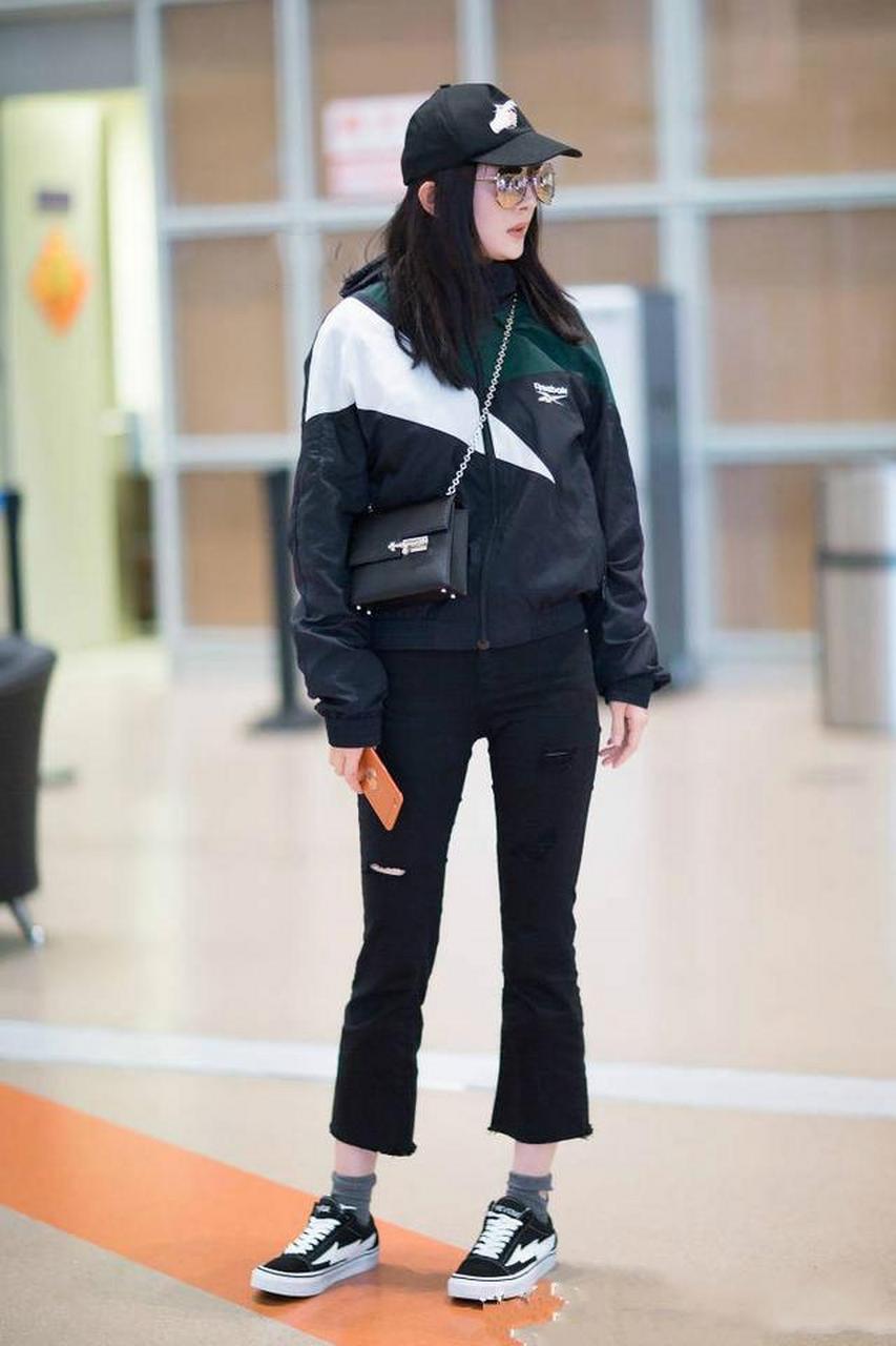少女心!杨幂机场秀,不得不感叹有身材有颜值就是任性!