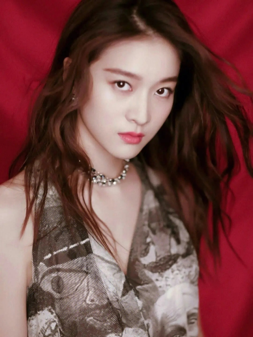 张雪迎之前是霍建华前经纪人顺带,但时间不长,已经结束合作了,她的