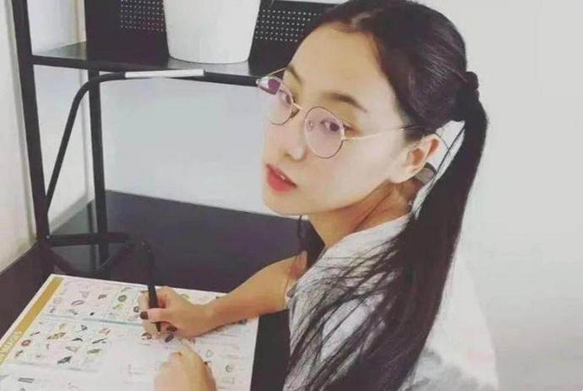 女留学生刘玥老师