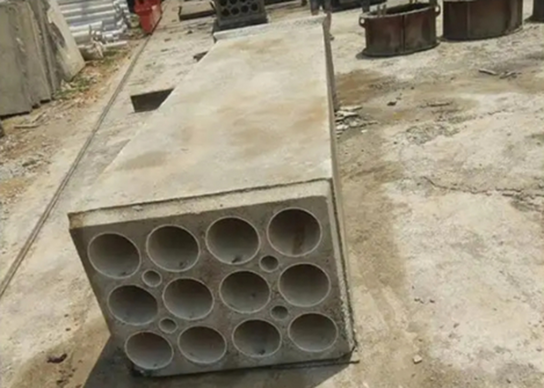 预制电力排管是一种提前在工厂进行制造和组装的电力管道系统