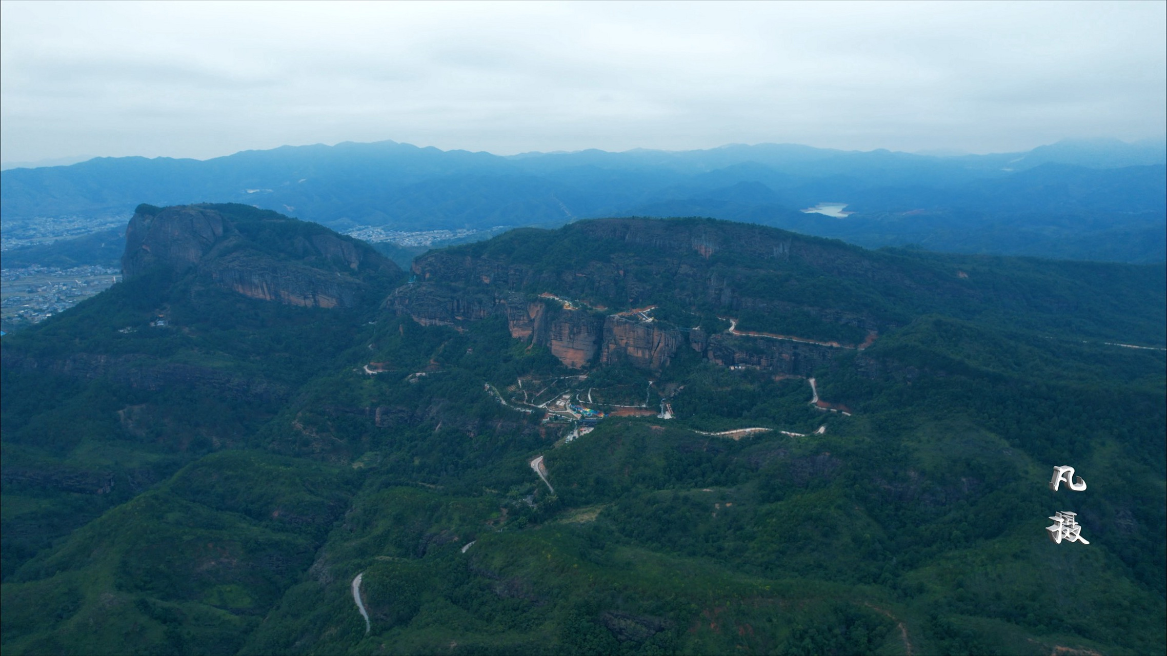 大家是否曾经见过像卧佛一般雄伟的山峰呢?