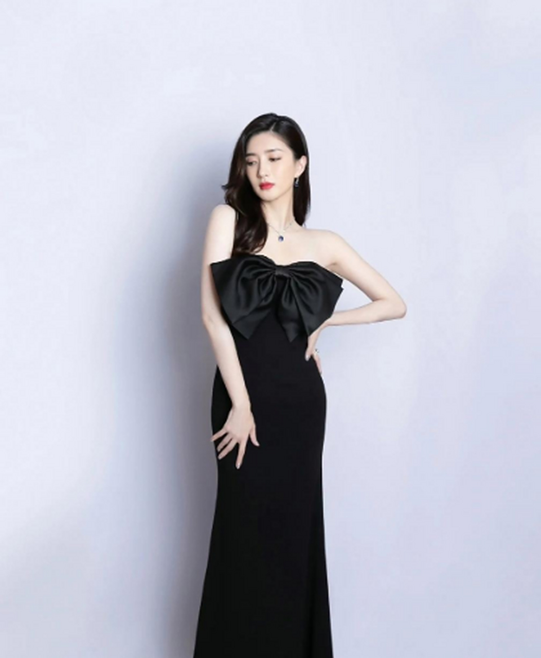 江疏影的气质很适合晚礼服