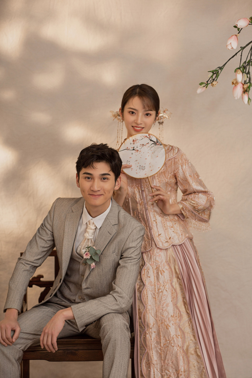 新中式秀禾婚纱照 尽显东方韵味,端庄温婉 #服饰# #民族服饰# #婚纱照