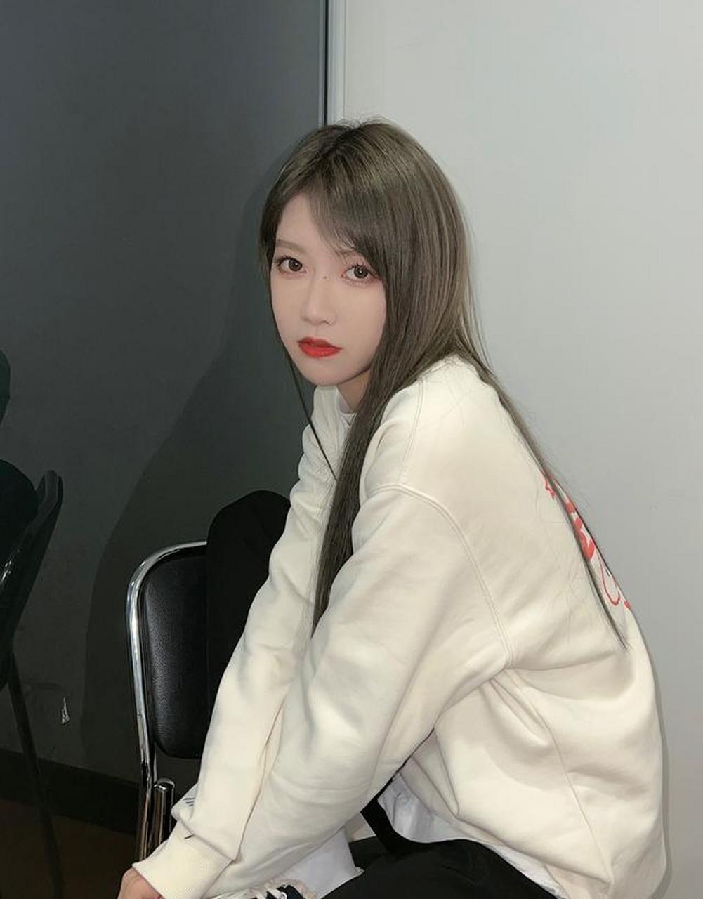 美女snh48-杨冰怡迷人美照欣赏,笑起来好看啊