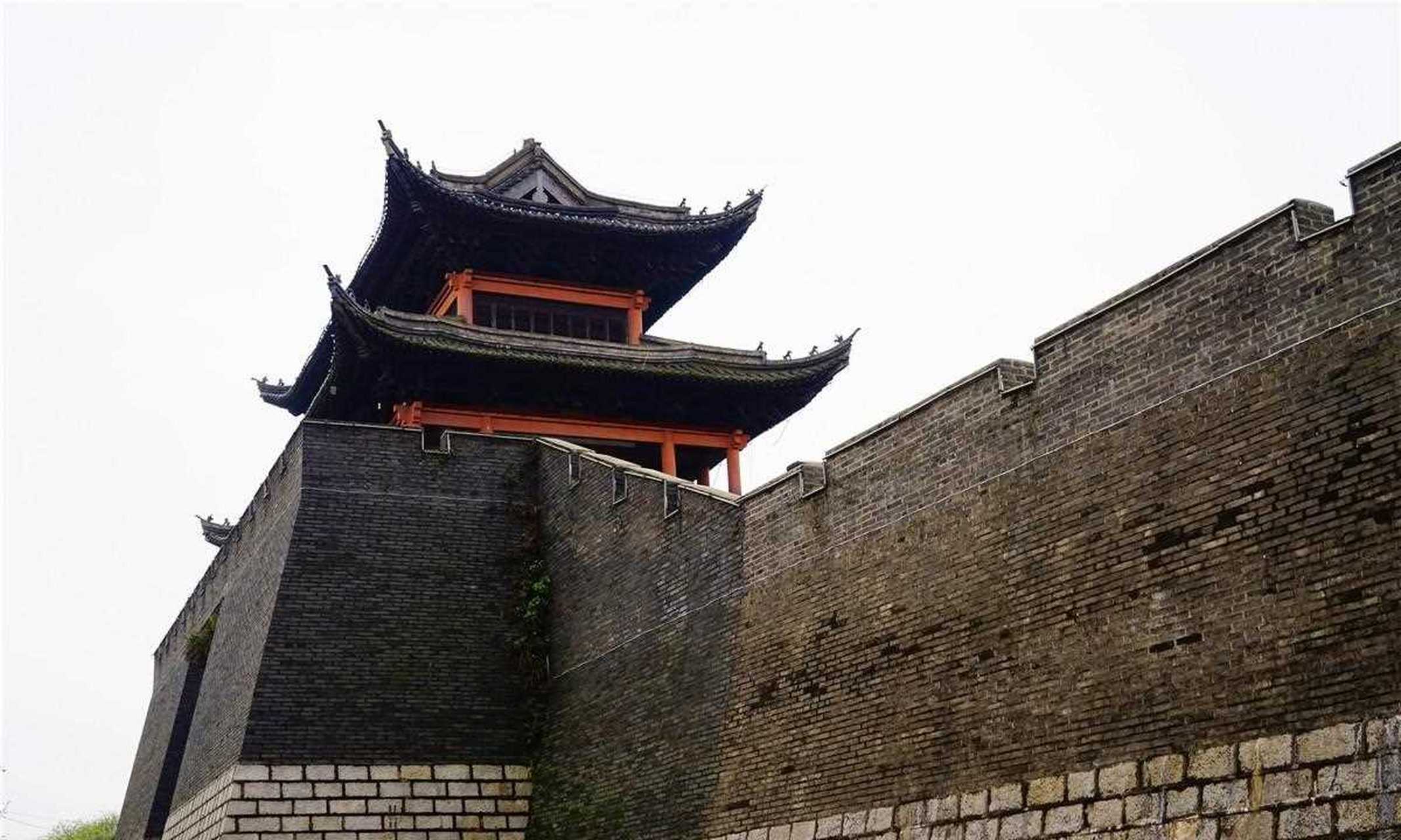 江西省赣州的古城墙,是游客打卡的景点.
