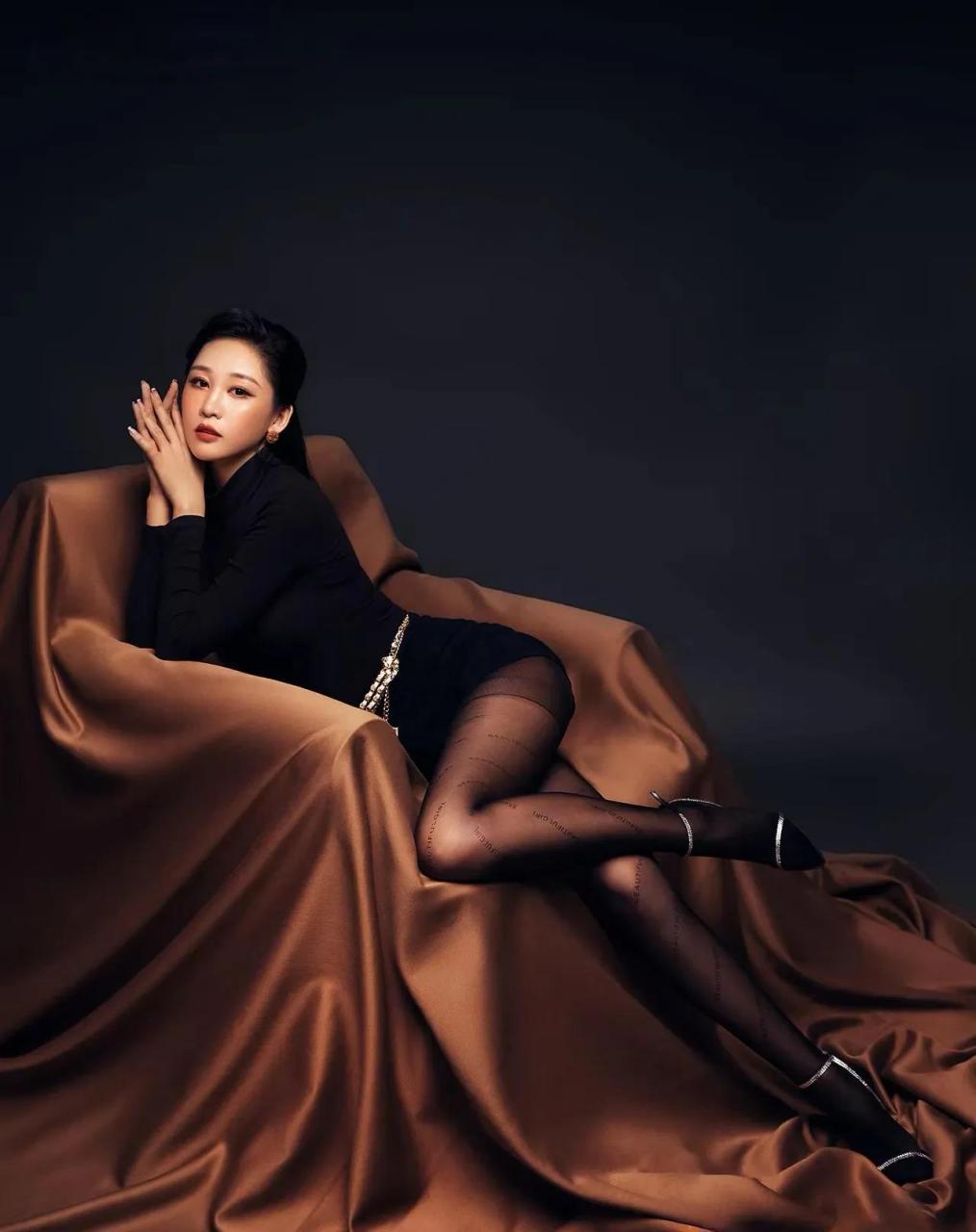 老法海拍黑丝模特 丝袜新款出片