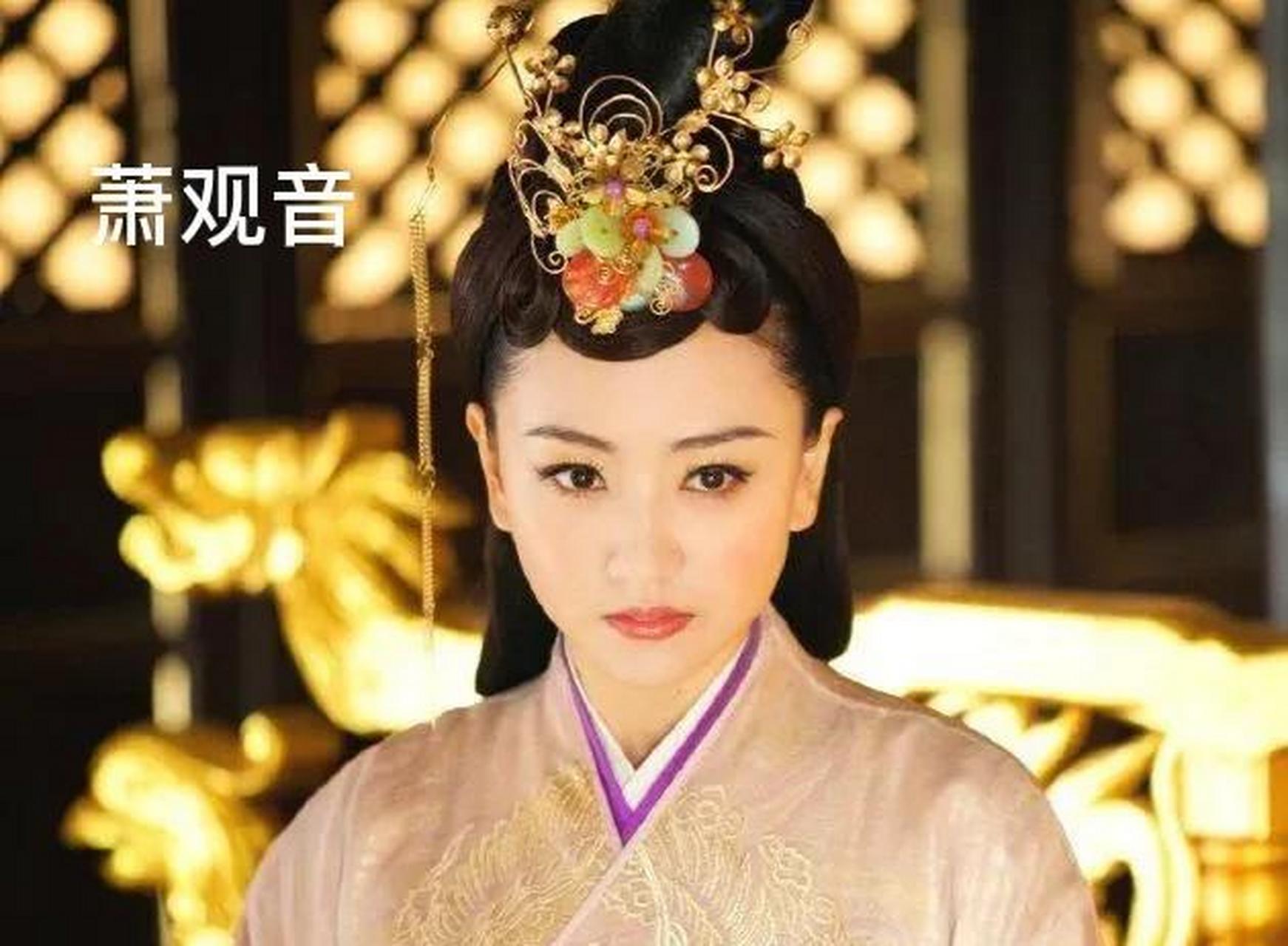 1075年,辽道宗耶律洪基把皇后萧观音叫到跟前,把一张写满字的纸丢给她