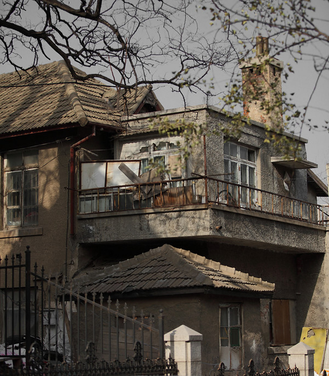 凤鸣街是大连有百年历史的老街,日本侵占时期就有了这条街.