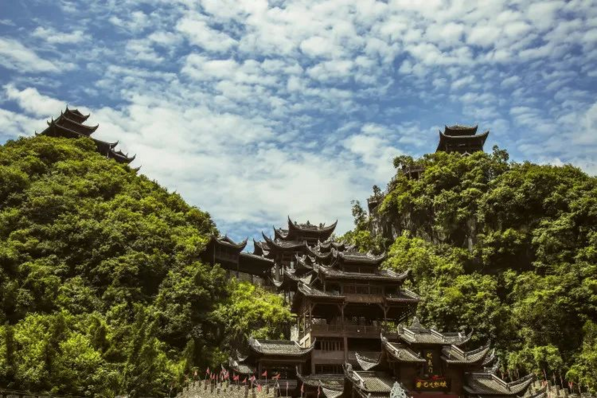 99重庆蚩尤九黎城,国家aaaa级旅游景区,感受苗族文化建筑的魅力!