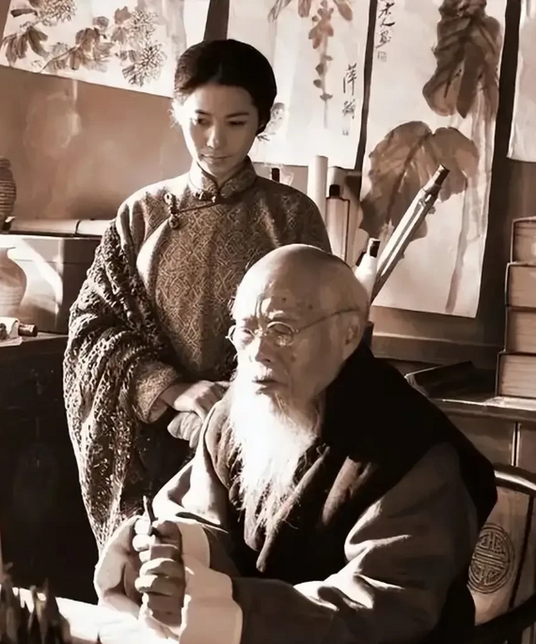 1957年,93岁的齐白石要娶妻,家人就他介绍了一个44岁的女人,齐白石气