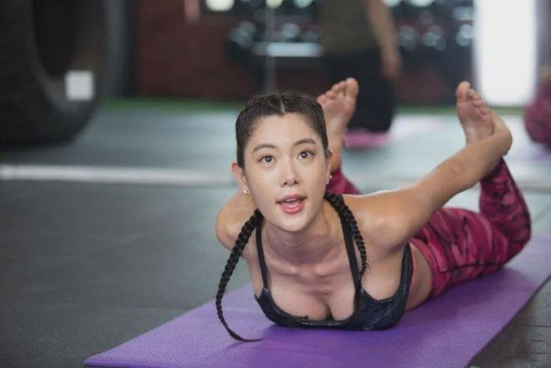 克拉拉是一位气质出众,身材火辣的美女,被誉为"亚洲第一美女".