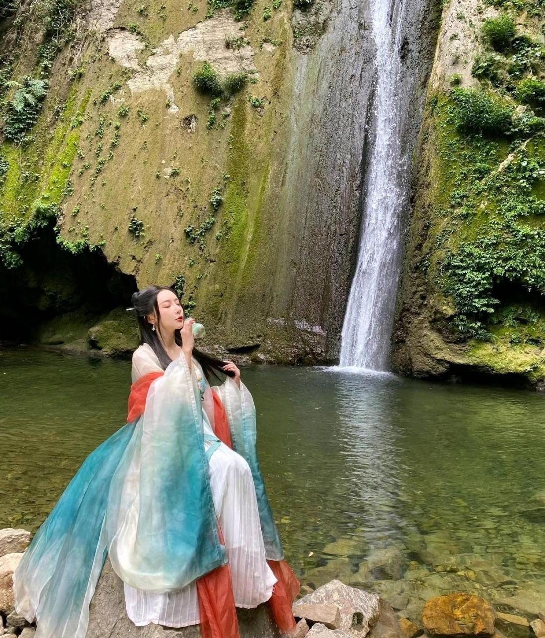 美景就要配佳人