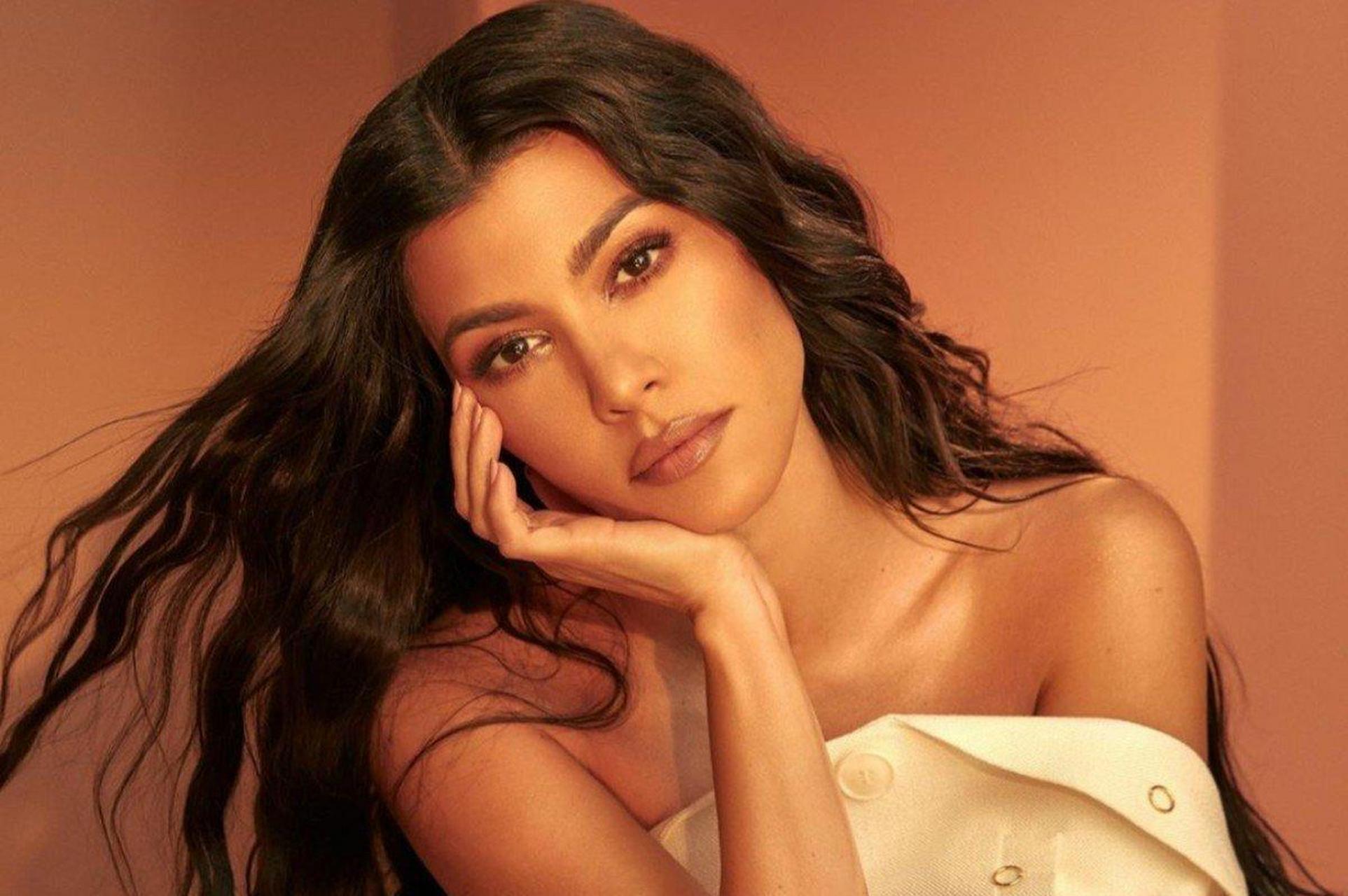 作为epoosh41岁的创始人,考特尼·卡戴珊(考特尼·卡戴珊饰)或许想要