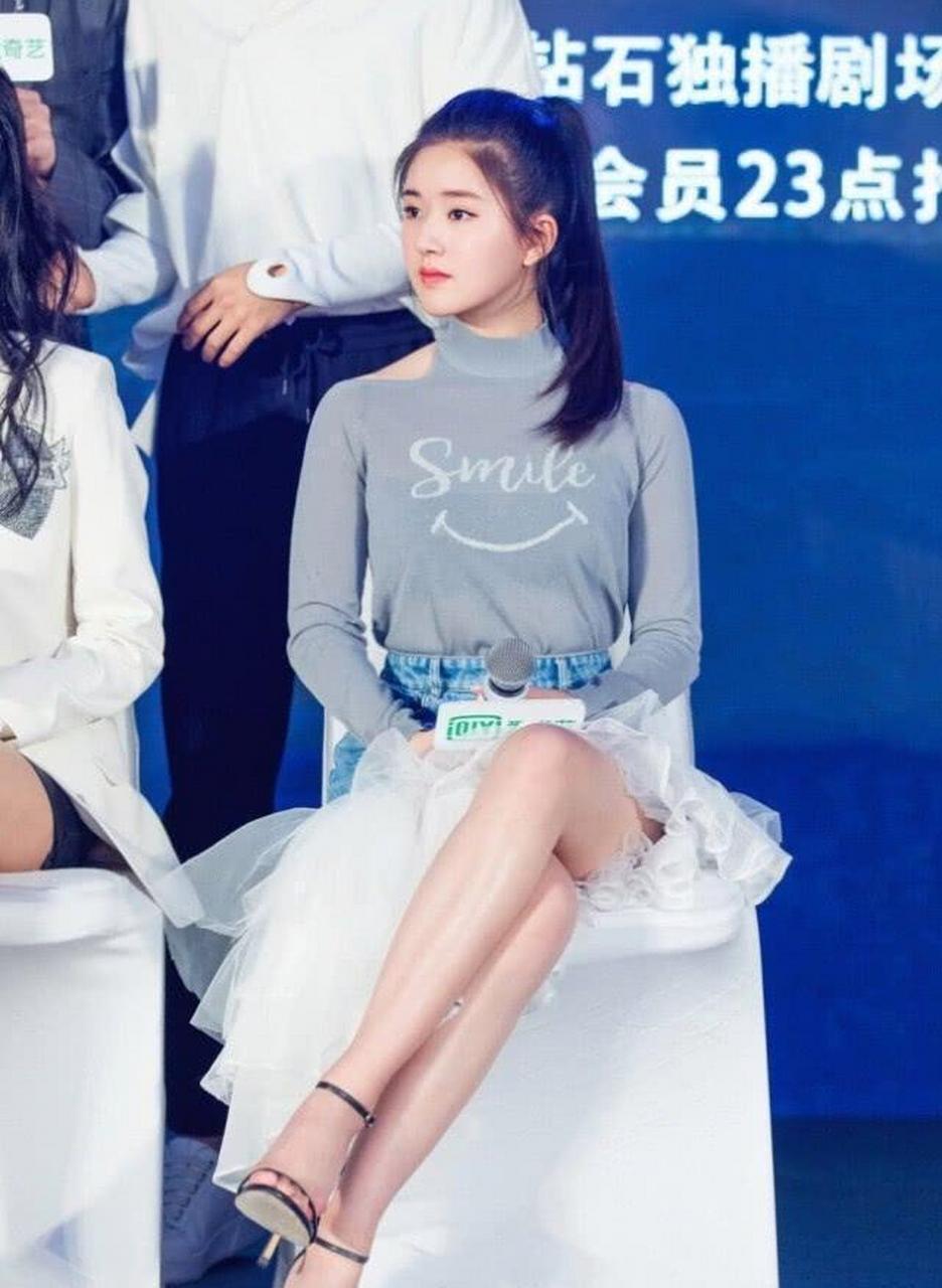 不明白为何总有人拿赵露思的身高说事.