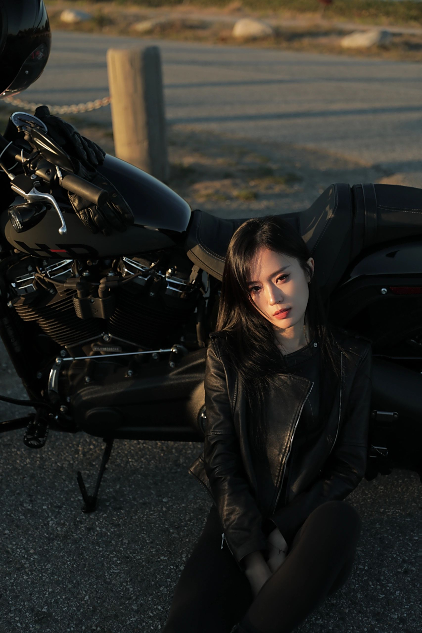 机车女孩 普通而不普通  温柔且英勇 酷女孩心里都有个机车梦吧 要当