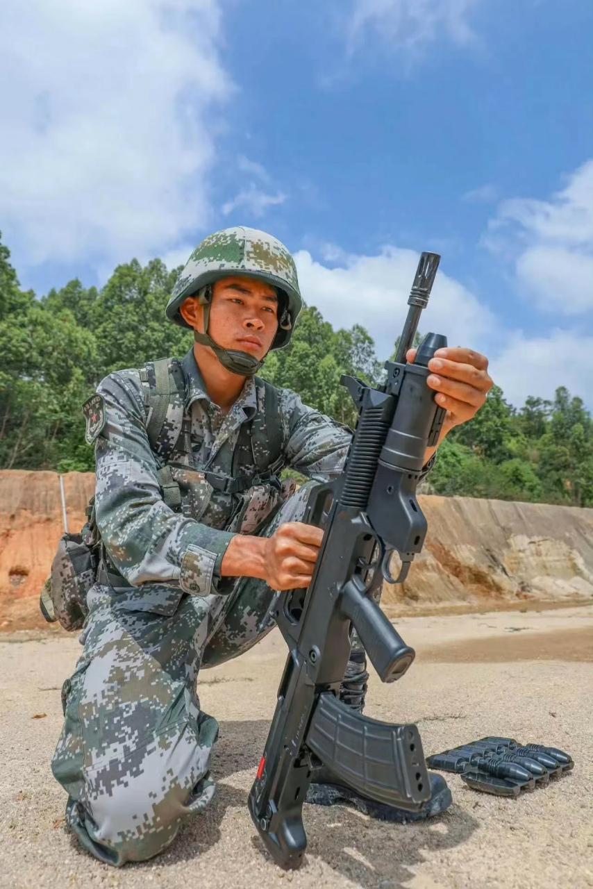 10式下挂榴弹图片