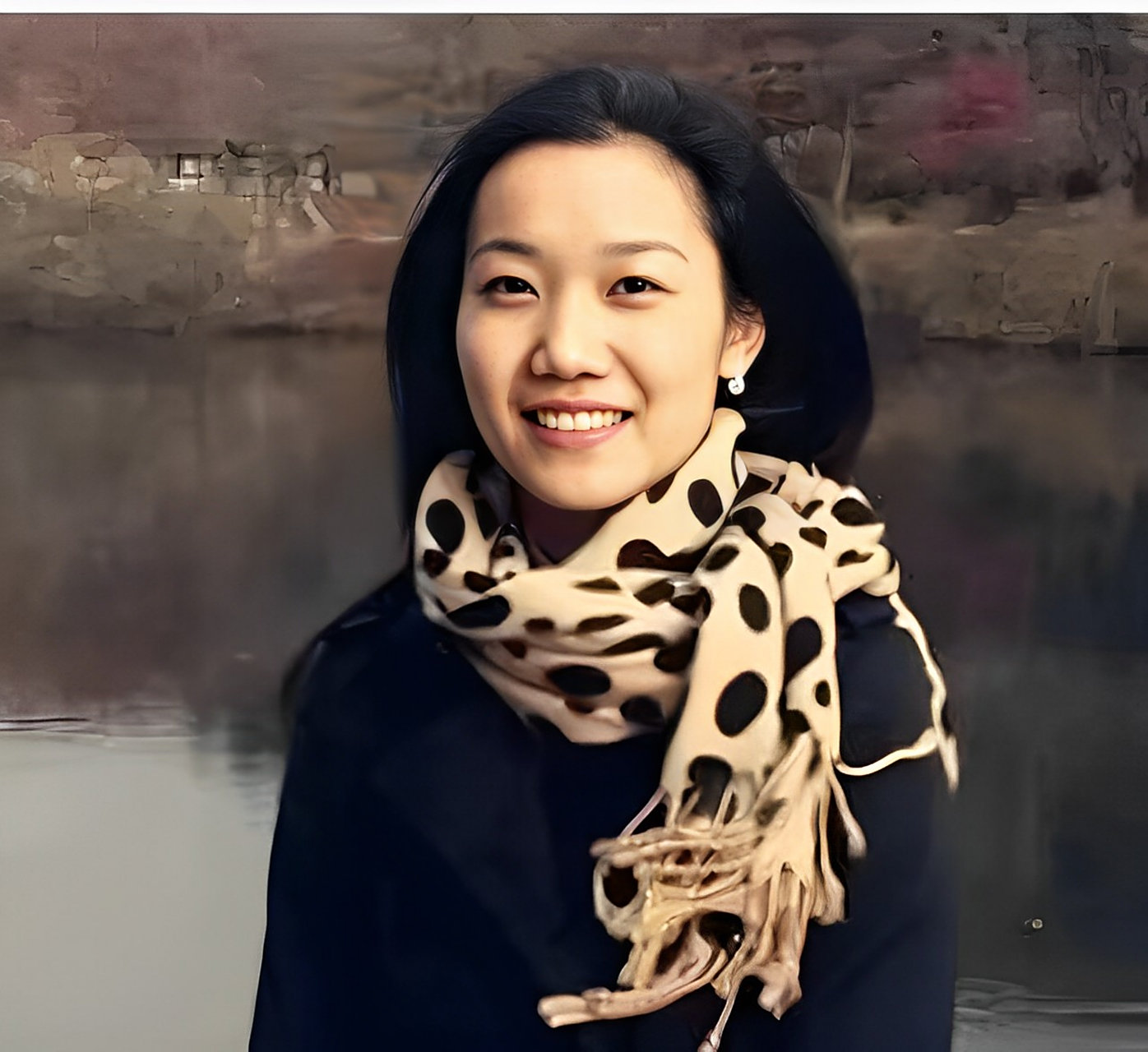 上世纪90年代,张珍贵给马云妻子张瑛拍的一张照片中,她留着飘逸的长发