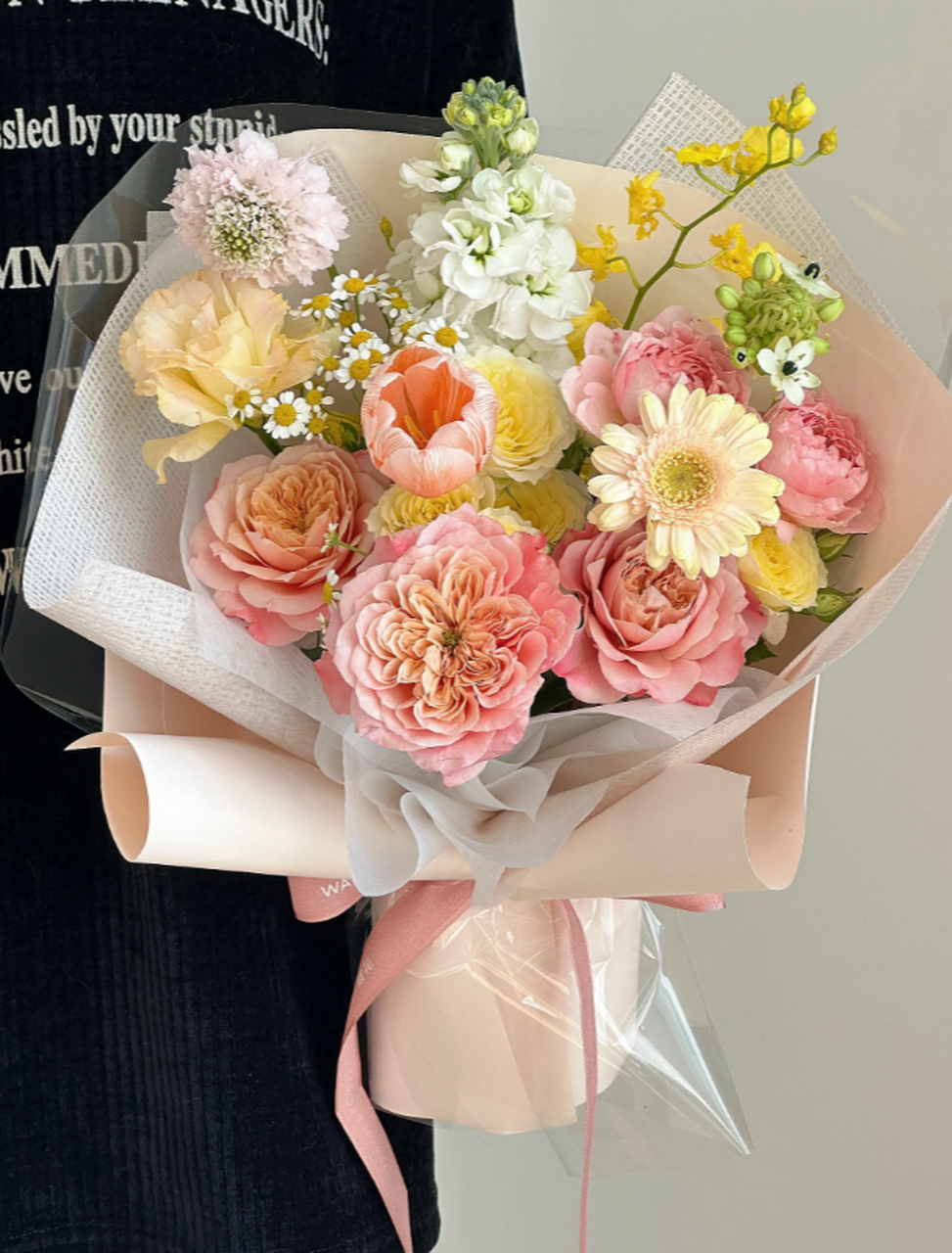 油画风格粉色系花束,展现小众独特的浪漫 在花束的世界里,粉色系一直