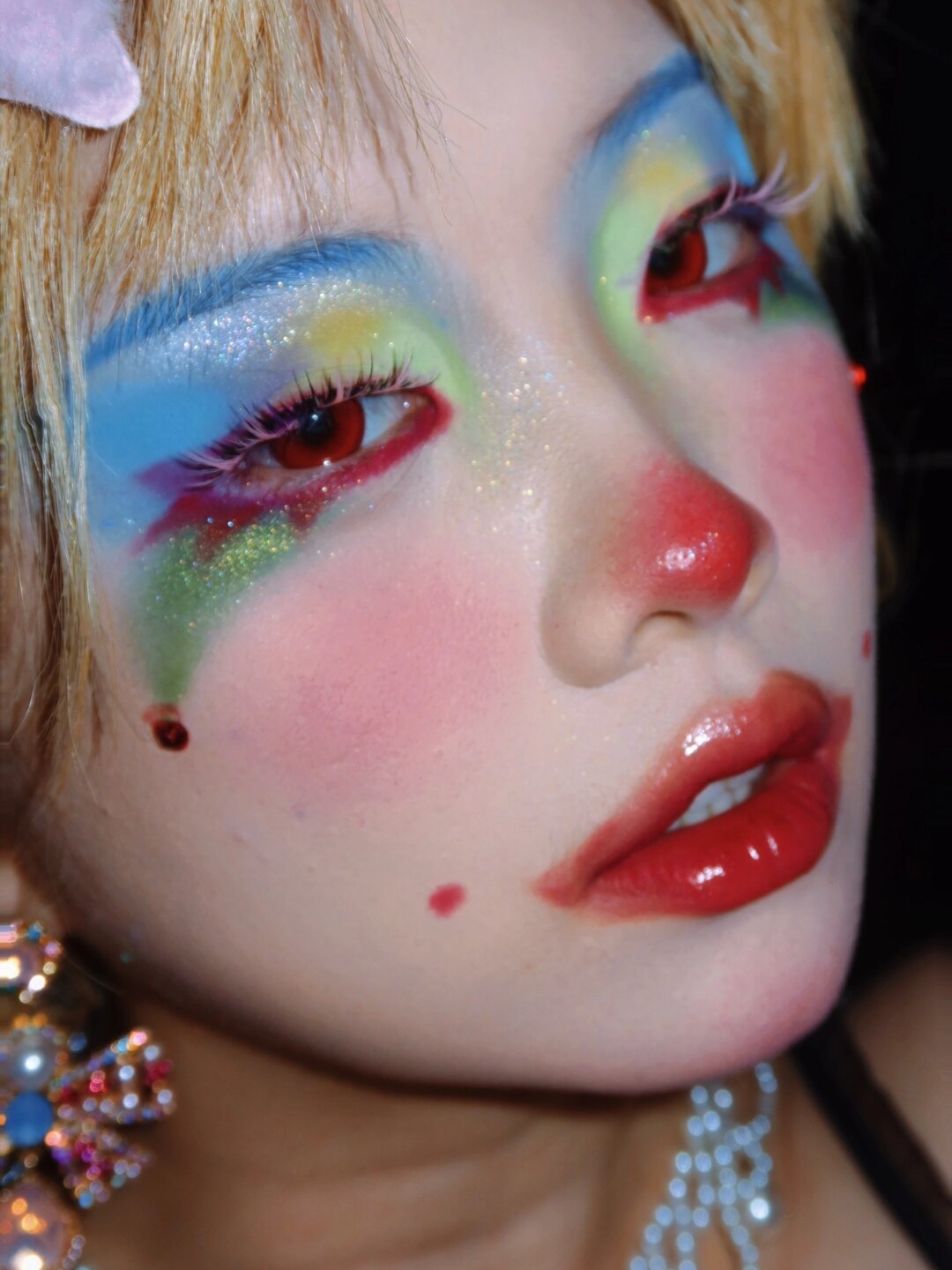 终于到了万圣节,我为大家带来了一个全新的小丑妆.