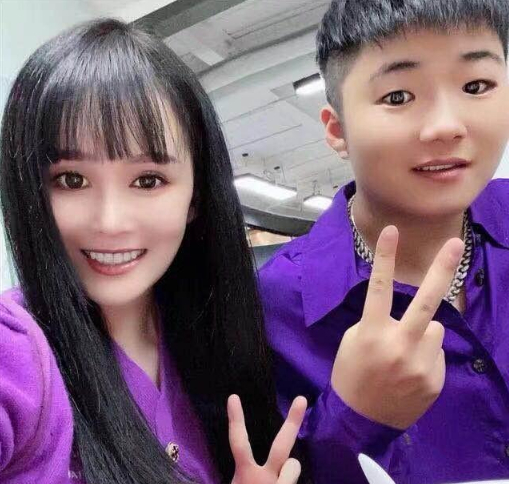 而是在网络上做得风生水起的.