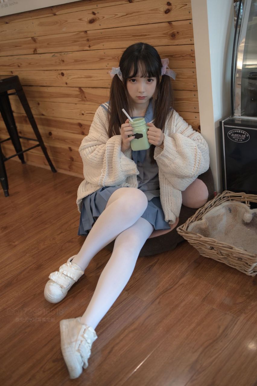 呆呆萌萌的可爱双马尾,希望和哥哥一起玩#美女写真